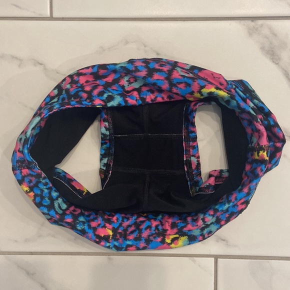 Fleo 2.5 inch, Medium, double lined, great condition, multicolor leopard - Picture 3 of 3